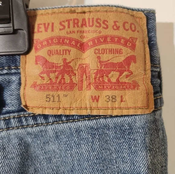 Levi 511 Men knee length denim shorts. - Picture 3 of 5